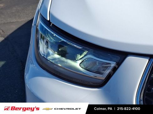 Used 2023 Chrysler Pacifica Touring-L FWD image 11