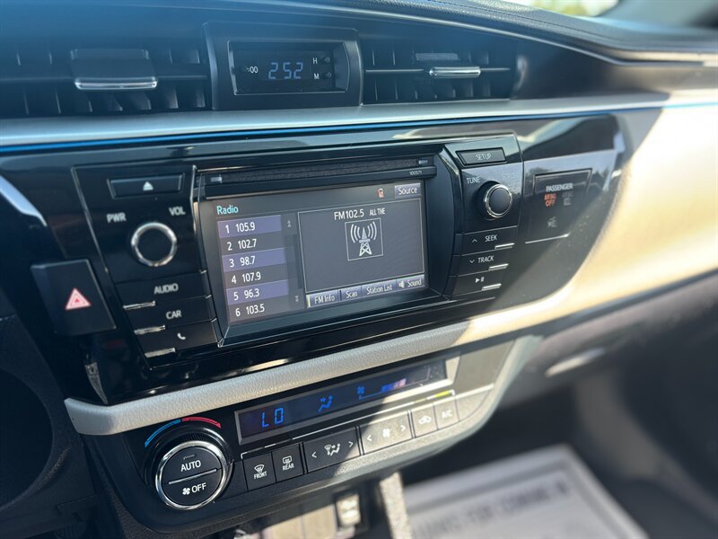 Used 2016 Toyota Corolla LE FWD image 14