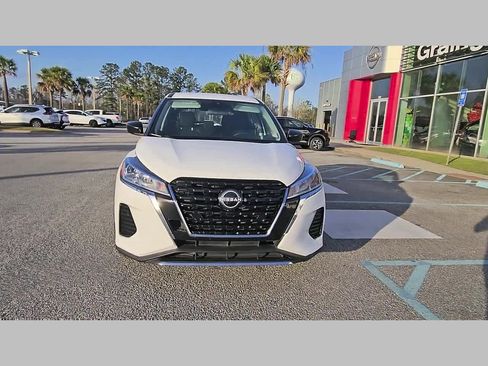 Used 2022 Nissan Kicks S image 21