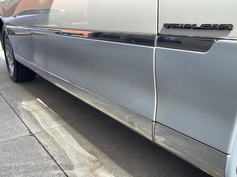 Used 1999 Lincoln Town Car Signature RWD image 21