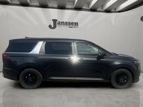 Used 2026 Kia Carnival FWD image 5