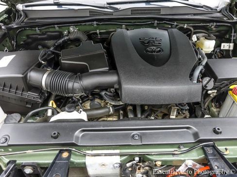 Used 2022 Toyota Tacoma TRD Sport w/ Black Out Package (TMS) AWD/4WD image 28