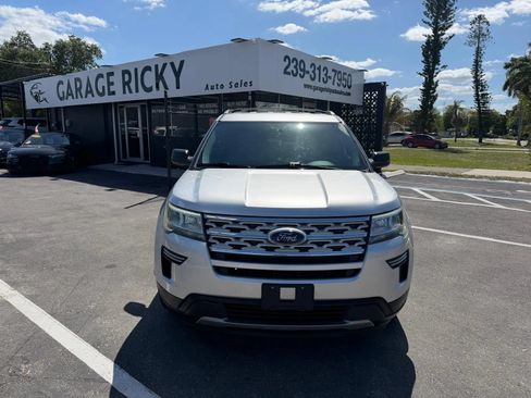 Used 2018 Ford Explorer XLT FWD image 2