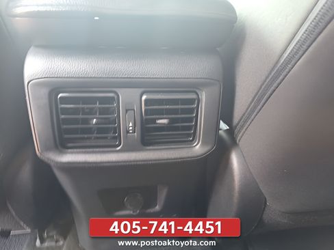 Used 2021 Toyota RAV4 LE AWD/4WD image 30