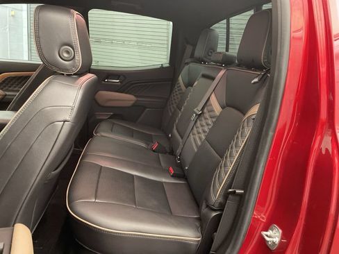 Used 2025 GMC Canyon Denali AWD/4WD image 22