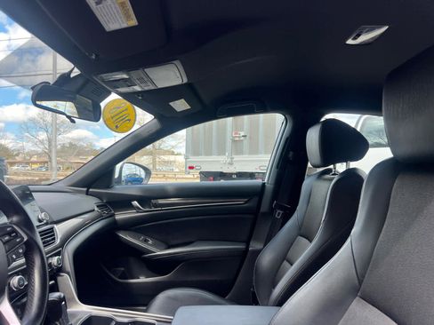 Used 2018 Honda Accord Sport image 12