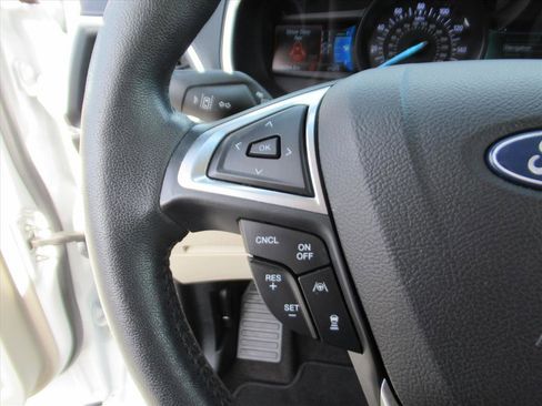 Used 2020 Ford Edge Titanium image 19