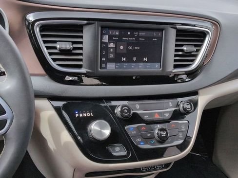 Used 2023 Chrysler Voyager LX FWD image 24