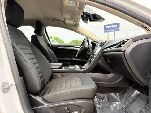 Used 2019 Ford Fusion SE FWD image 19