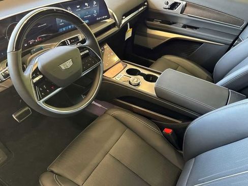 New 2026 Cadillac Vistiq Premium Luxury w/ LPO, Floor Liner Package AWD/4WD image 10