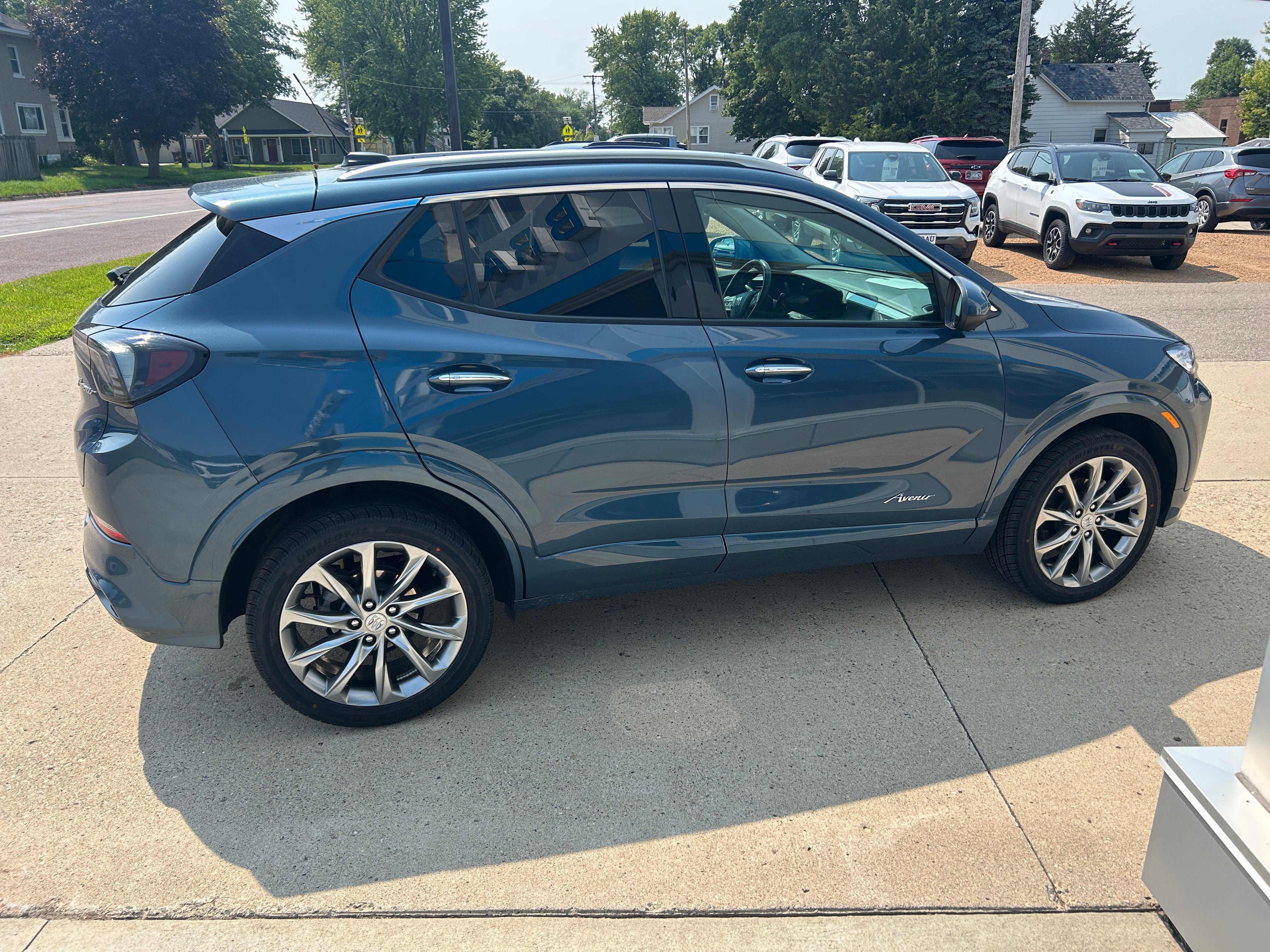 Used 2024 Buick Encore GX Avenir w/ Avenir Technology Package AWD/4WD image 5