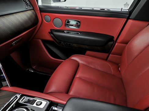 Used 2023 Rolls-Royce Cullinan w/ Leather Finishing Pack AWD/4WD image 39