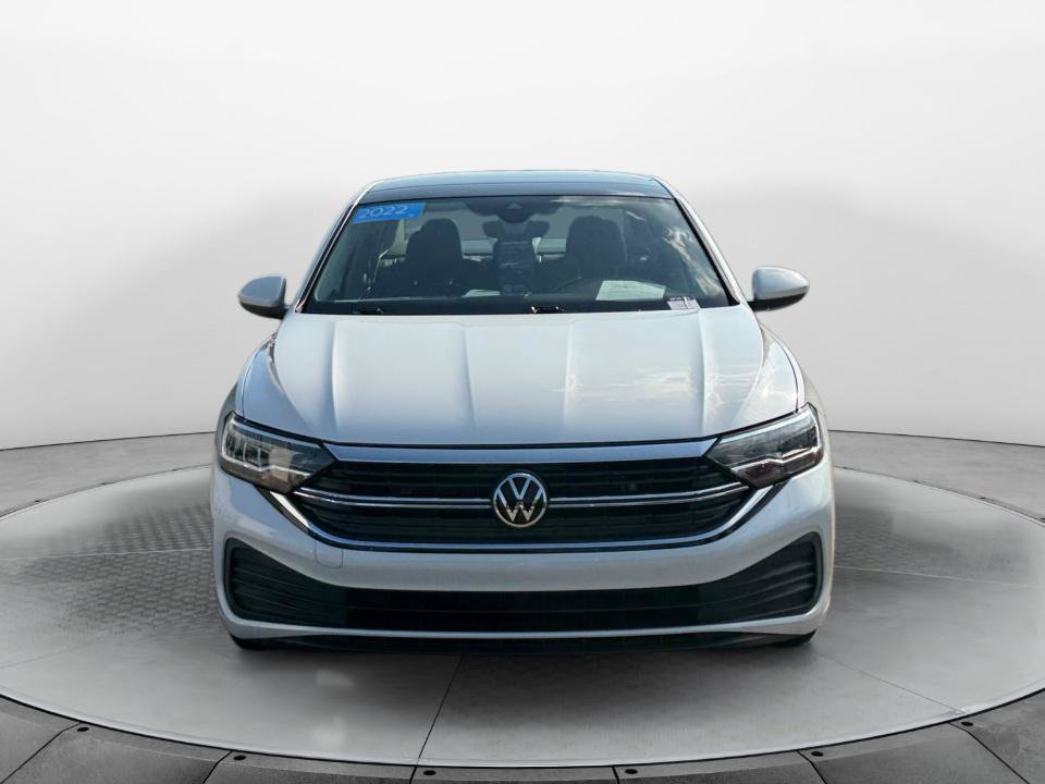 Certified 2022 Volkswagen Jetta SE FWD image 2