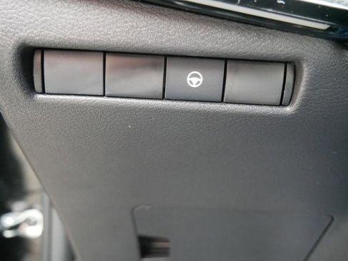 Certified 2025 Nissan Kicks SR image 26