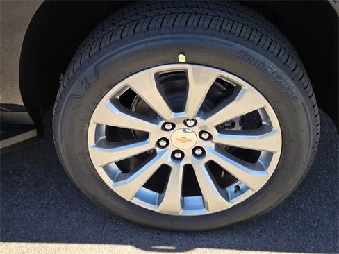 New 2025 Chevrolet Suburban Premier image 5