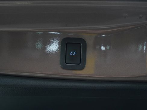 Used 2018 Toyota Highlander XLE w/ Carpet Mat Package (TMS) image 21