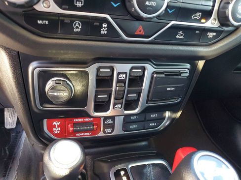 Used 2024 Jeep Wrangler Unlimited Rubicon AWD/4WD image 22