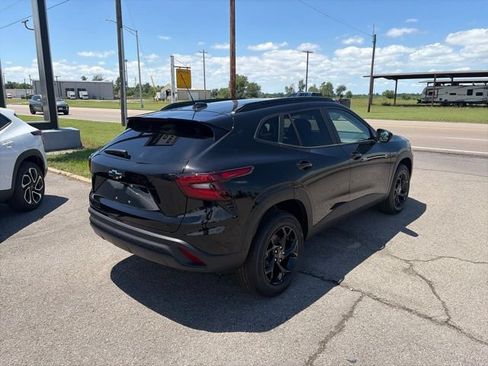 New 2026 Chevrolet Trax LT w/ Driver Confidence Package FWD image 7