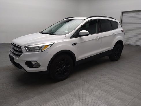 Used 2017 Ford Escape SE w/ Equipment Group 201A AWD/4WD image 2