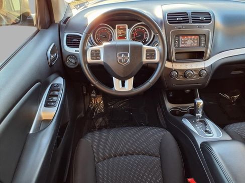 Used 2019 Dodge Journey SE w/ Premium Group image 4