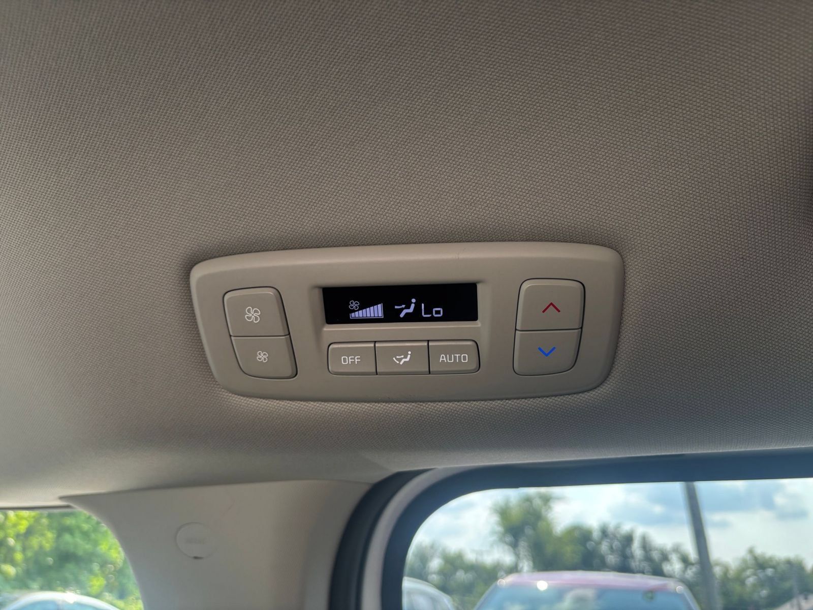 Used 2026 Kia Carnival FWD image 24
