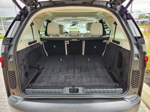 Certified 2024 Land Rover Discovery S image 8