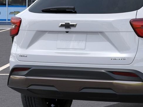 New 2026 Chevrolet Trax ACTIV w/ Sunroof Package FWD image 14