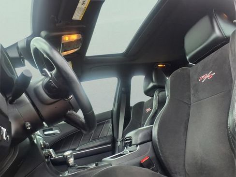 Used 2015 Dodge Charger R/T RWD image 17