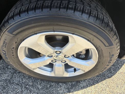 Used 2018 Jeep Compass Latitude w/ Safe & Security Group AWD/4WD image 28