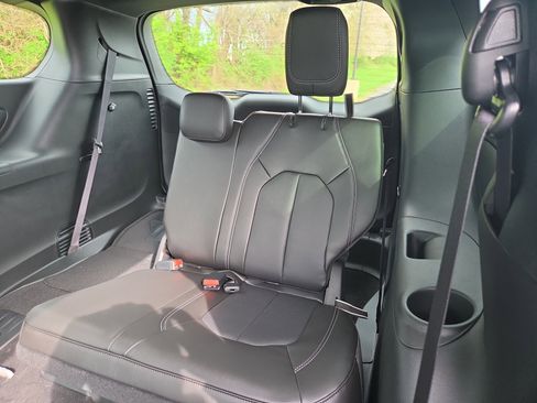 New 2026 Chrysler Pacifica Select AWD/4WD image 12