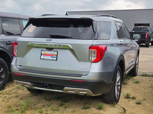 Used 2023 Ford Explorer XLT w/ Equipment Group 202A AWD/4WD image 2
