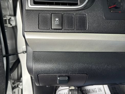 Used 2016 Toyota Camry SE w/ Moonroof Package FWD image 17