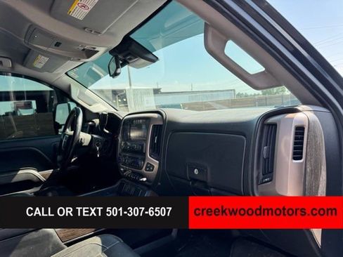 Used 2017 GMC Sierra 2500 Denali w/ Suspension Package, Off-Road AWD/4WD image 10