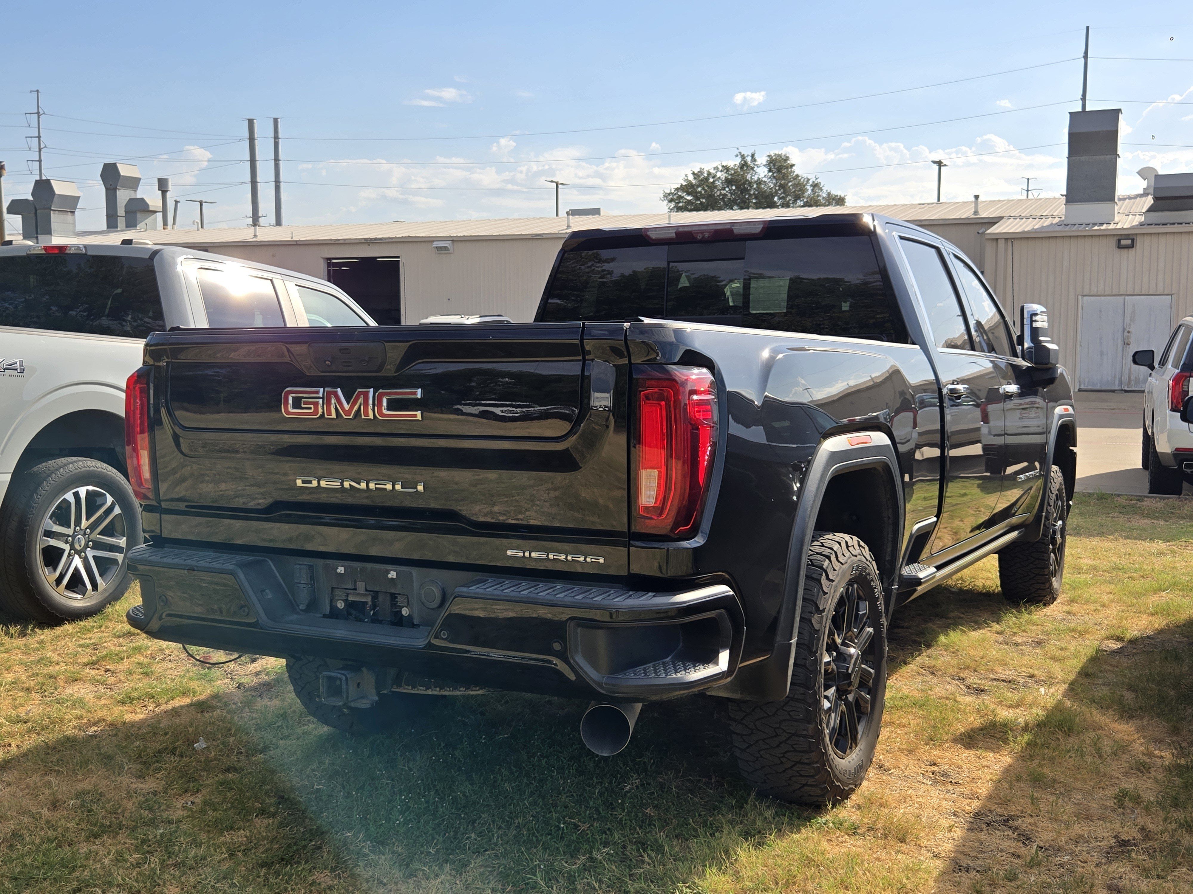 Used 2021 GMC Sierra 2500 Denali w/ Denali Black Diamond Edition AWD/4WD image 6