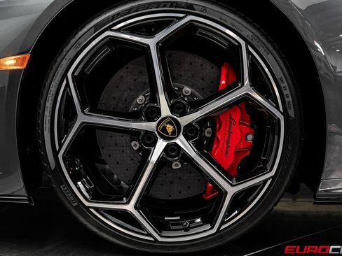 Used 2020 Lamborghini Huracan EVO AWD/4WD image 23