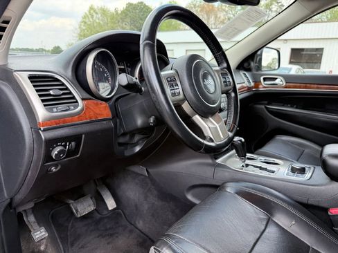 Used 2011 Jeep Grand Cherokee Limited w/ Luxury Group II image 17