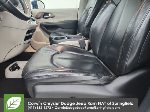 Used 2017 Chrysler Pacifica Touring-L image 20