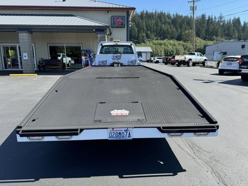 Used 2015 Ford F550 2WD Regular Cab Super Duty image 4