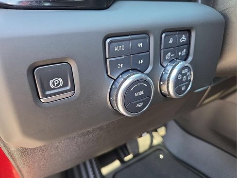 Used 2024 GMC Sierra 1500 AT4 w/ Technology Package AWD/4WD image 11