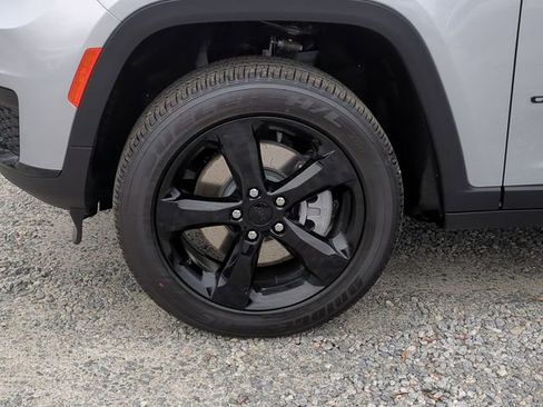 New 2025 Jeep Grand Cherokee L Altitude image 10