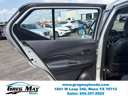 Used 2019 Nissan Kicks SR w/ SR Premium Package FWD image 23