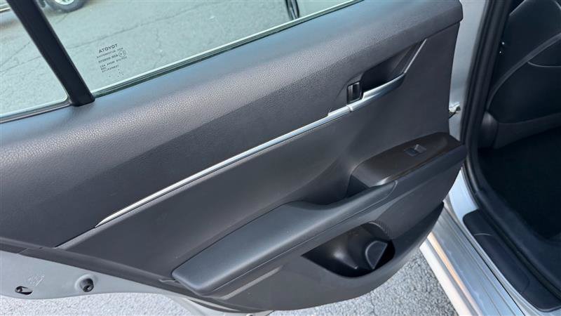 Used 2021 Toyota Camry SE FWD image 18