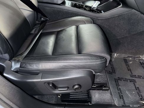 Used 2023 Volvo XC40 B5 Plus w/ Protection Package Premier image 15