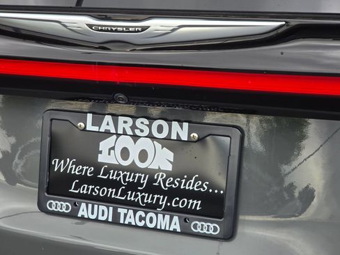 Used 2022 Chrysler Pacifica Limited FWD image 28