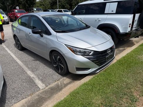 Used 2024 Nissan Versa SR FWD image 1