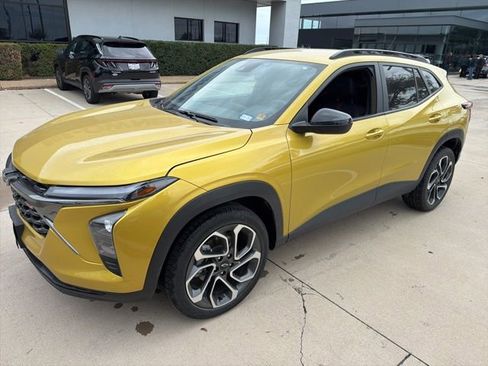 Certified 2024 Chevrolet Trax RS image 1