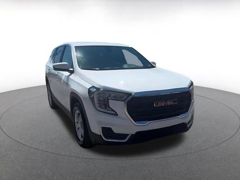 Used 2024 GMC Terrain SLE FWD image 3