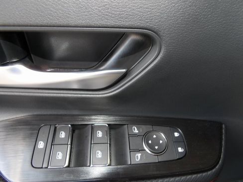 Used 2025 Nissan Kicks SR image 18