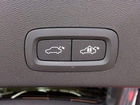 Certified 2023 Volvo C40 P8 Recharge Plus w/ Climate Package AWD/4WD image 28