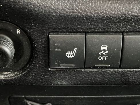 Used 2016 Jeep Wrangler Unlimited Sahara w/ Dual Top Group AWD/4WD image 28